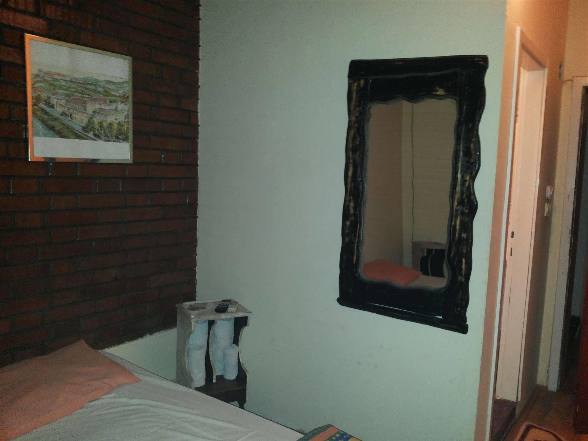 Hotel Vuk Skopje Exteriör bild